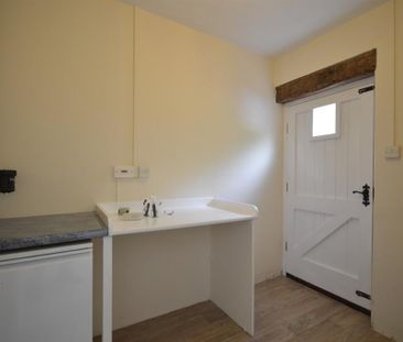 3 bedroom semi-detached house to rent - Photo 6