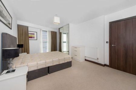 Bridges Court Road, London, SW11 - Photo 3