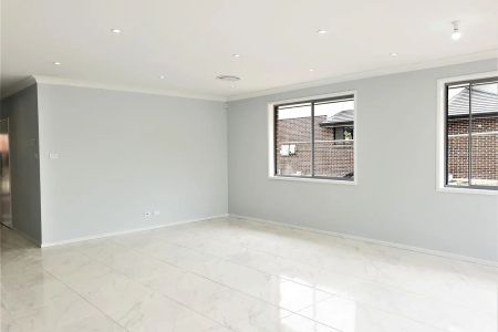 “🏡 Modern Family Living in Prime Schofields Location!” - Photo 2