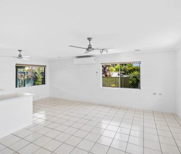 Coastal charm in Trinity Beach - Photo 3