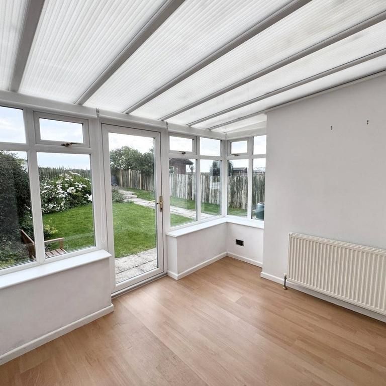 3 bedroom semi-detached house to rent - Photo 1