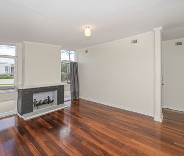 Retro Brick 60's home - Photo 2