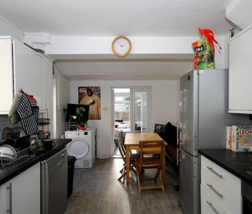 5 bed terraced house to rent in Rudthorpe Road, Bristol, BS7 - Photo 4