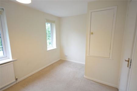 Aquila Close, Leatherhead, Surrey, KT22 8TY - Photo 4