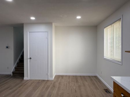 For Lease - 212 Country Club Drive, Guelph, Ontario - Photo 2