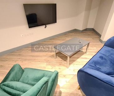 1 bedroom in a flat share to rent - Photo 3