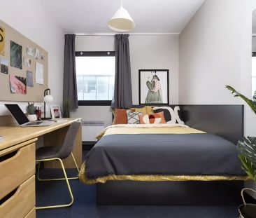 Large Highest Double Ensuite - Photo 3