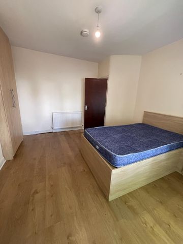 5 bedroom semi-detached house to rent - Photo 4