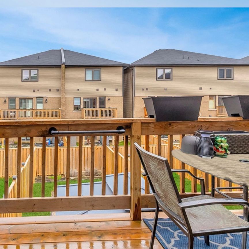 For Lease - 9 Soho Street, Hamilton, Ontario - Photo 1