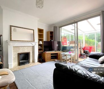 2 bedroom maisonette to rent - Photo 2