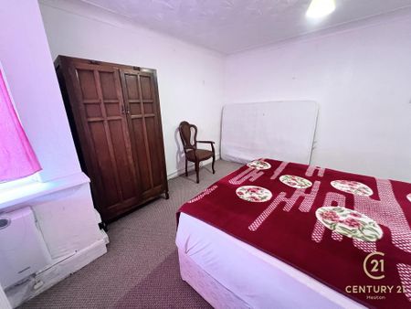 4 bedroom semi-detached house to rent - Photo 5