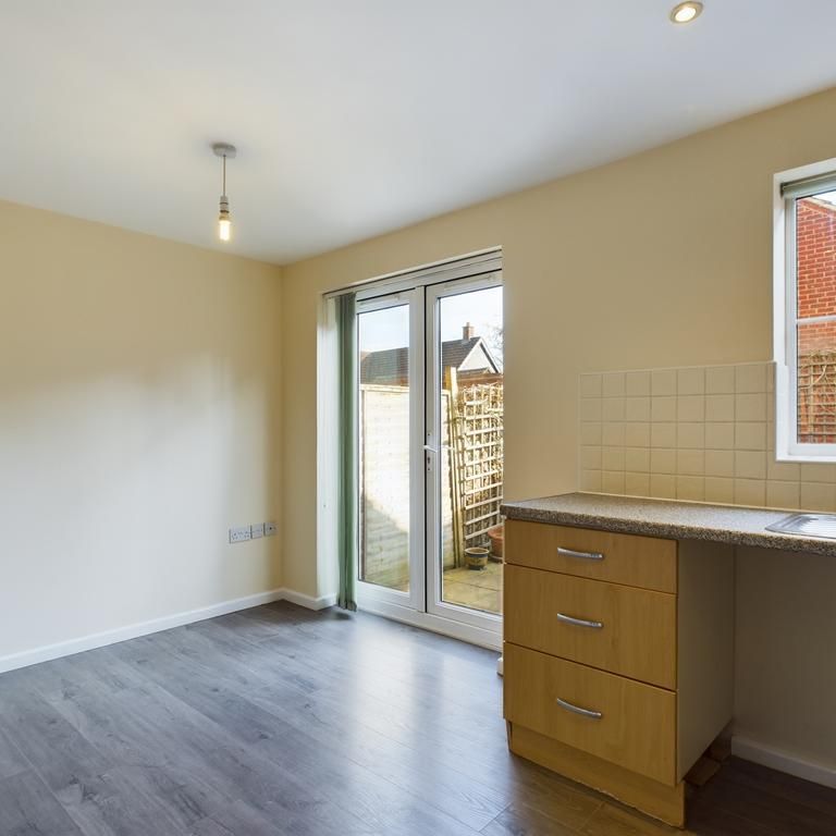 3 bedroom semi-detached house to rent - Photo 1