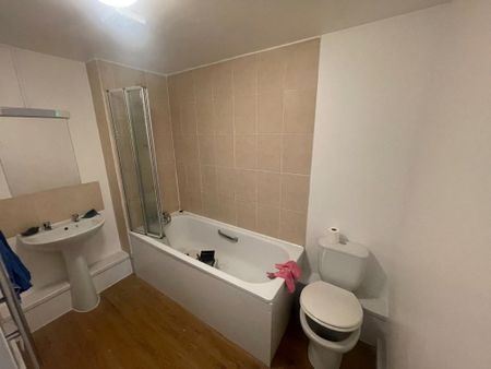 2 bedroom flat to rent - Photo 4