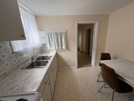 For Lease - 581 Mc Roberts Avenue, Toronto, Ontario - Photo 4