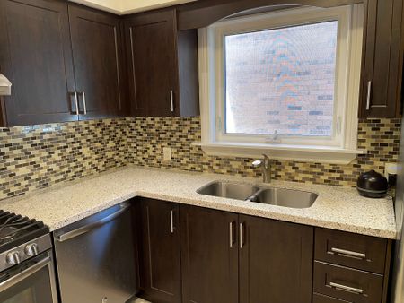 For Lease - 1084 Haig Boulevard, Mississauga, Ontario - Photo 4