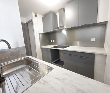 Location Appartement 3 pièces 66m² ST DENIS 97400 - Photo 4