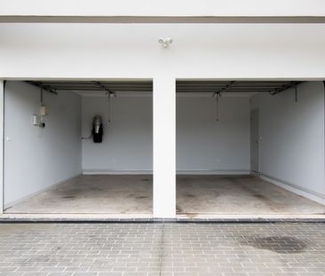 No Expense Spared On This 5 Bedroom Home - Photo 2