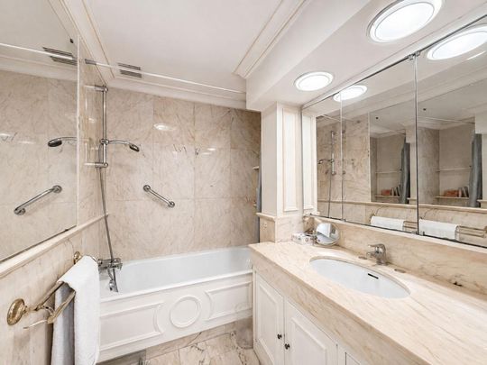 Location Appartement 1 pièce Meublé 43m² CANNES 06400 - Photo 1