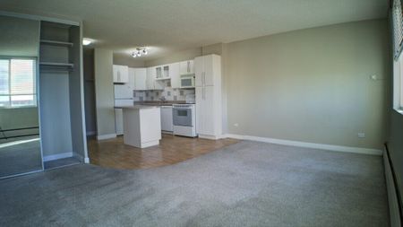 Edmonton Unfurnished apartment Rental in Garneau - Concord Tower - 11147 Whyte Ave NW - 903 - Photo 3