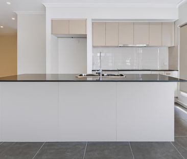 BRAND NEW - Spacious 4 Bed, 2 Bath Family Home with Double Garage - Photo 5