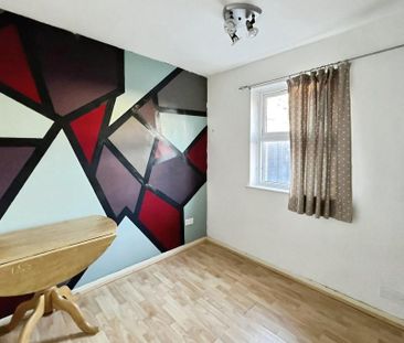 4 bedroom terraced house to rent - Photo 2