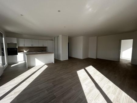 Location Appartement 5 pièces 129m² FLEURY SUR ORNE 14123 - Photo 2