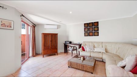 Ground Floor Living in Prime Kingston - Carmina Complex - Photo 2