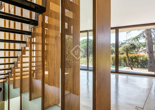 New build 6 Bedroom house / villa for rent in Golf-Can Trabal, Barcelona