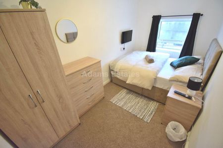 5 bedroom flat to rent - Photo 4
