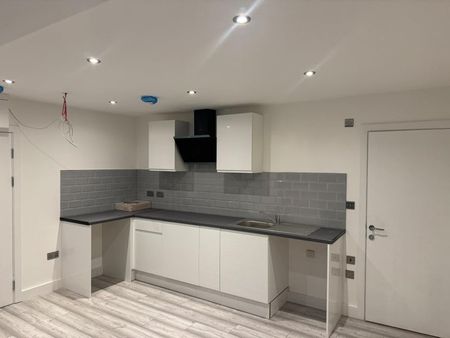 1 Bed Flat, Cranbrook Road, IG6 - Photo 4