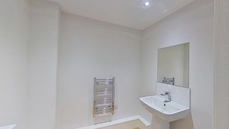 3 bedroom flat to rent - Photo 5