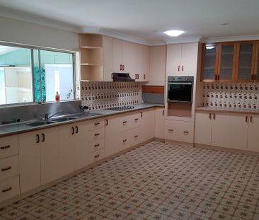 This Clean and tidy 3 bedroom home provides quick and easy access t... - Photo 1