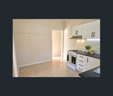 Comfortable 3-Bedroom Family Home - Photo 3