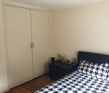 Glen Huntly - Photo 1