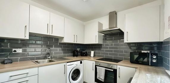 1 bedroom in a house share to rent - Photo 2