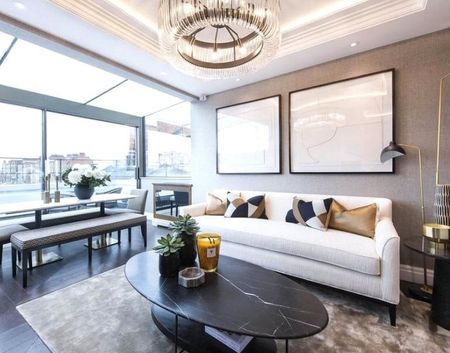 2 bedroom house with 1 reception and 3 bathrooms in Kensington, W8 - Photo 2