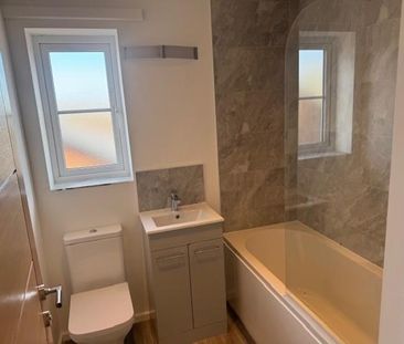 3 bedroom semi-detached house to rent - Photo 3