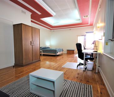 9-bedroom shared house, Boronia St - Photo 6