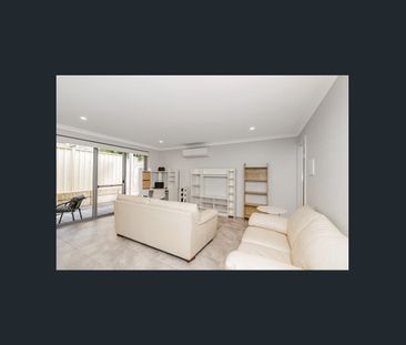 Stylish, Fully Furnished Ground-Floor Apartment in the Heart of Bel... - Photo 3