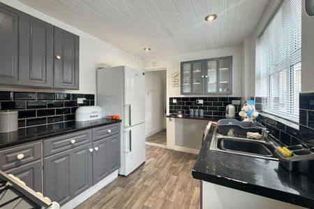 3 bedroom terraced house to rent - Photo 5