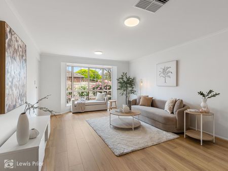 Stylish Freestanding Homette in Prime Location - Close to Beach, Shops & Transport - Photo 2