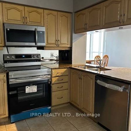 Burnhamthorpe/Confederation Pkwy-Sunny Spacious 2 Bdrm 2 Bathrm - Photo 3