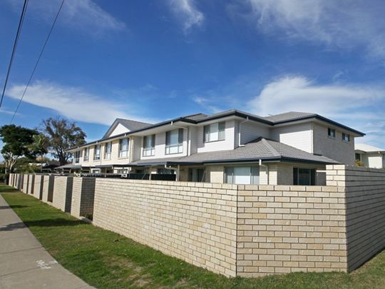 Coffs Harbour, 2/24 Azalea Avenue - Photo 1