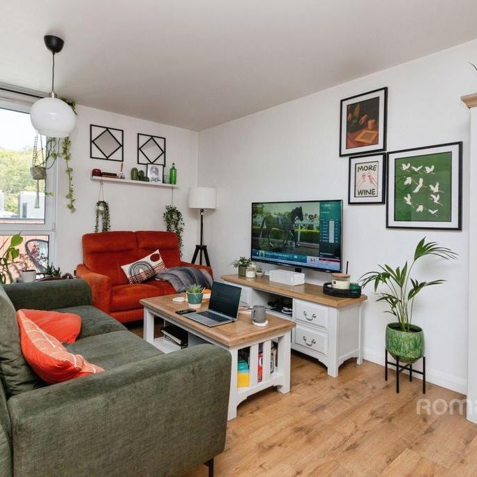 2 bedroom flat to rent - Photo 1