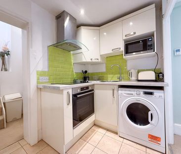 High Street, Prestbury GL52 3AU - Photo 3