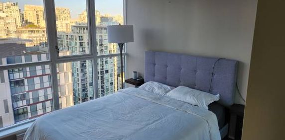 Spacious One Bed in heart of Yaletown with A/C - Photo 2