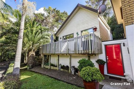 One bedroom flat in arkles bay - Photo 3