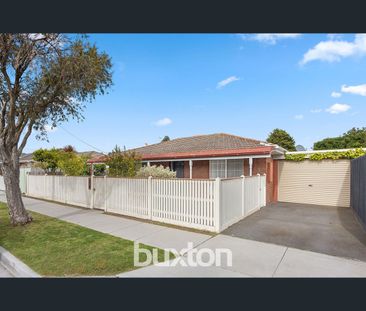 2/62 Field Avenue, Edithvale, Vic 3196 - Photo 3