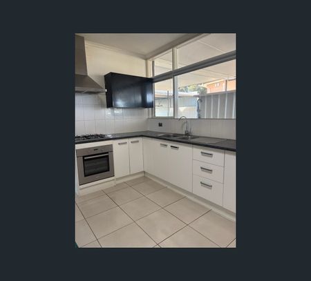 22 Seaview Road, Para Hills, SA 5096 - Photo 3