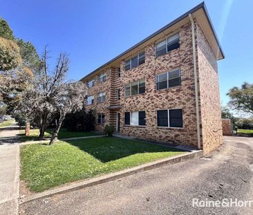 West Tamworth upstairs unit - Photo 1